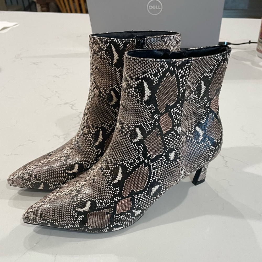 Booties
Low heel